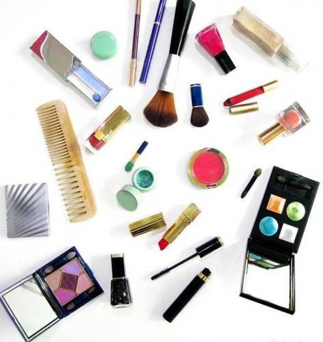 进口高档化妆品的消费税率进行了调整,其中对普通美容,修饰类化妆品